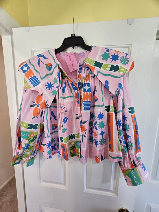 Karlie Tops - Karlie Pink Floral Graphic Peasant Blouse with Statement Collar Size Large